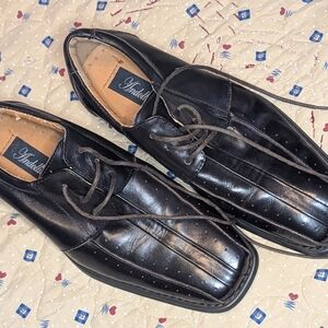 Classic Black Leather Oxford Shoes with Glossy Finish